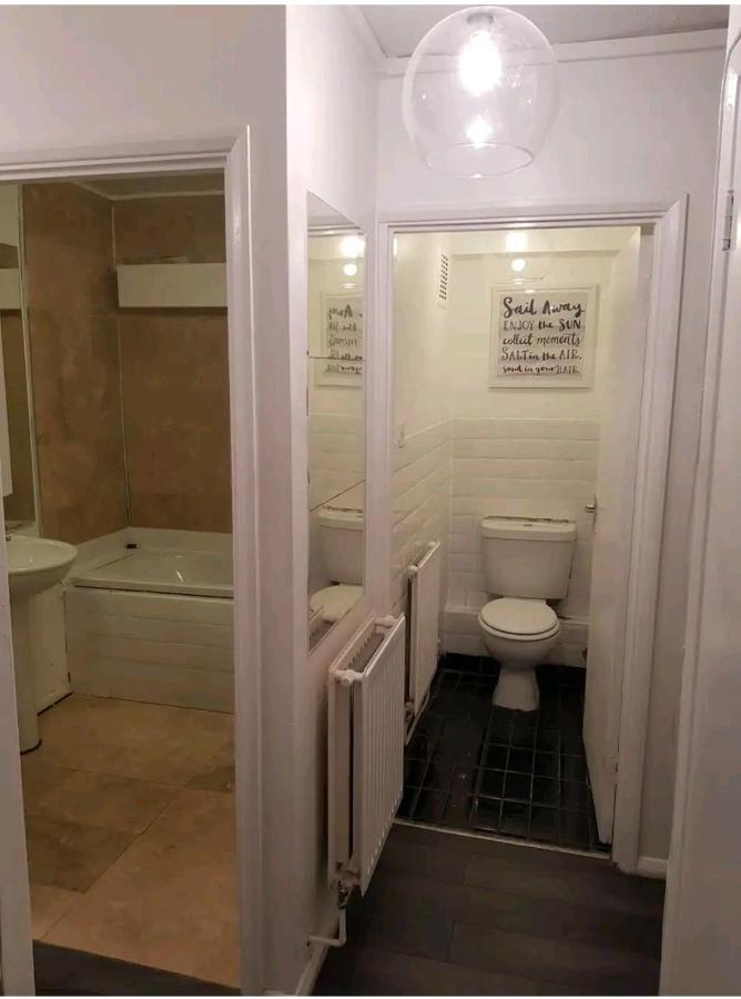 R1 Superking Sized Bed & 65" Tv On The Wall In Clapham Apartment Лондон Екстериор снимка