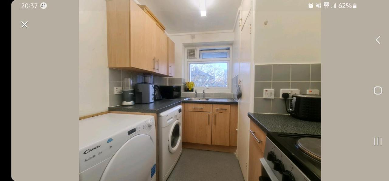 R1 Superking Sized Bed & 65" Tv On The Wall In Clapham Apartment Лондон Екстериор снимка