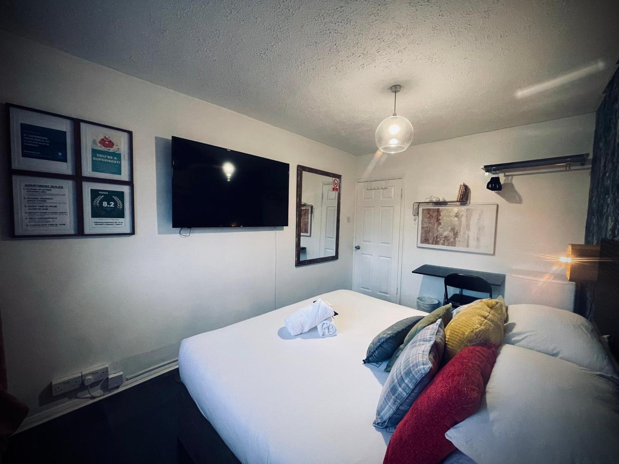 R1 Superking Sized Bed & 65" Tv On The Wall In Clapham Apartment Лондон Екстериор снимка