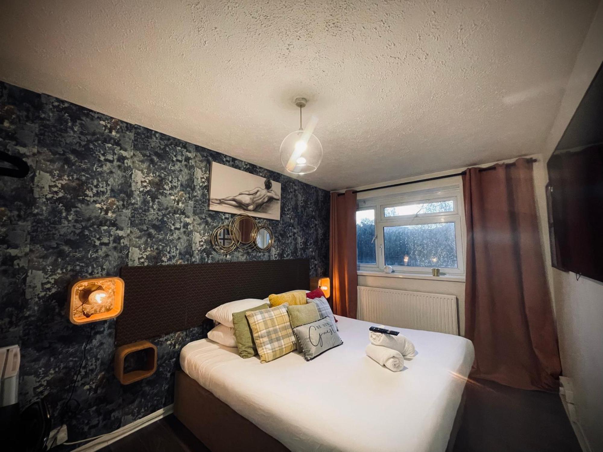R1 Superking Sized Bed & 65" Tv On The Wall In Clapham Apartment Лондон Екстериор снимка