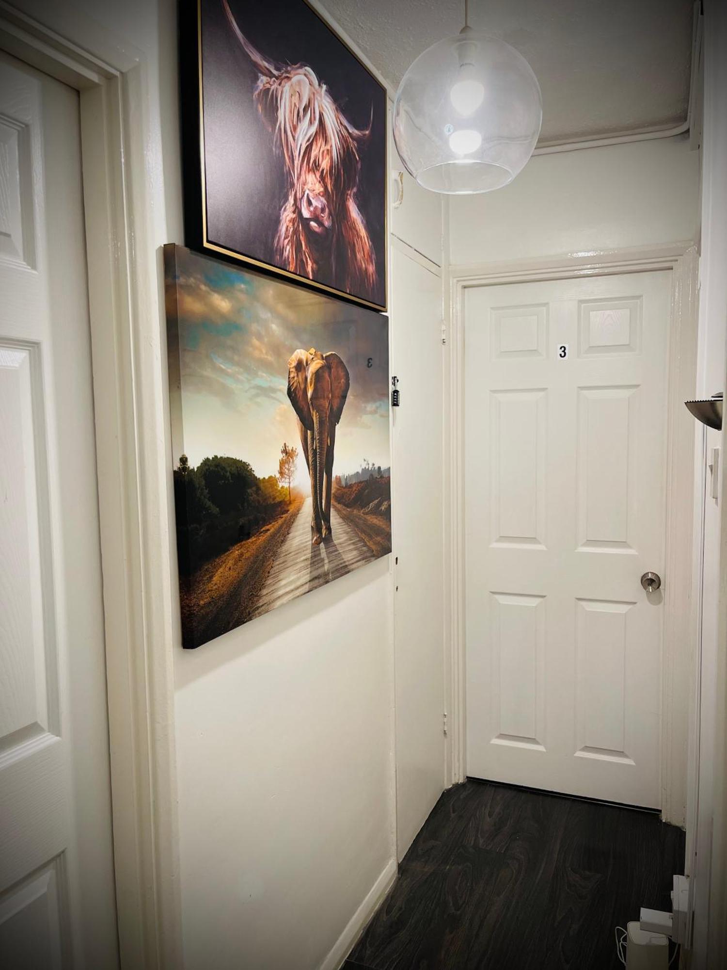 R1 Superking Sized Bed & 65" Tv On The Wall In Clapham Apartment Лондон Екстериор снимка