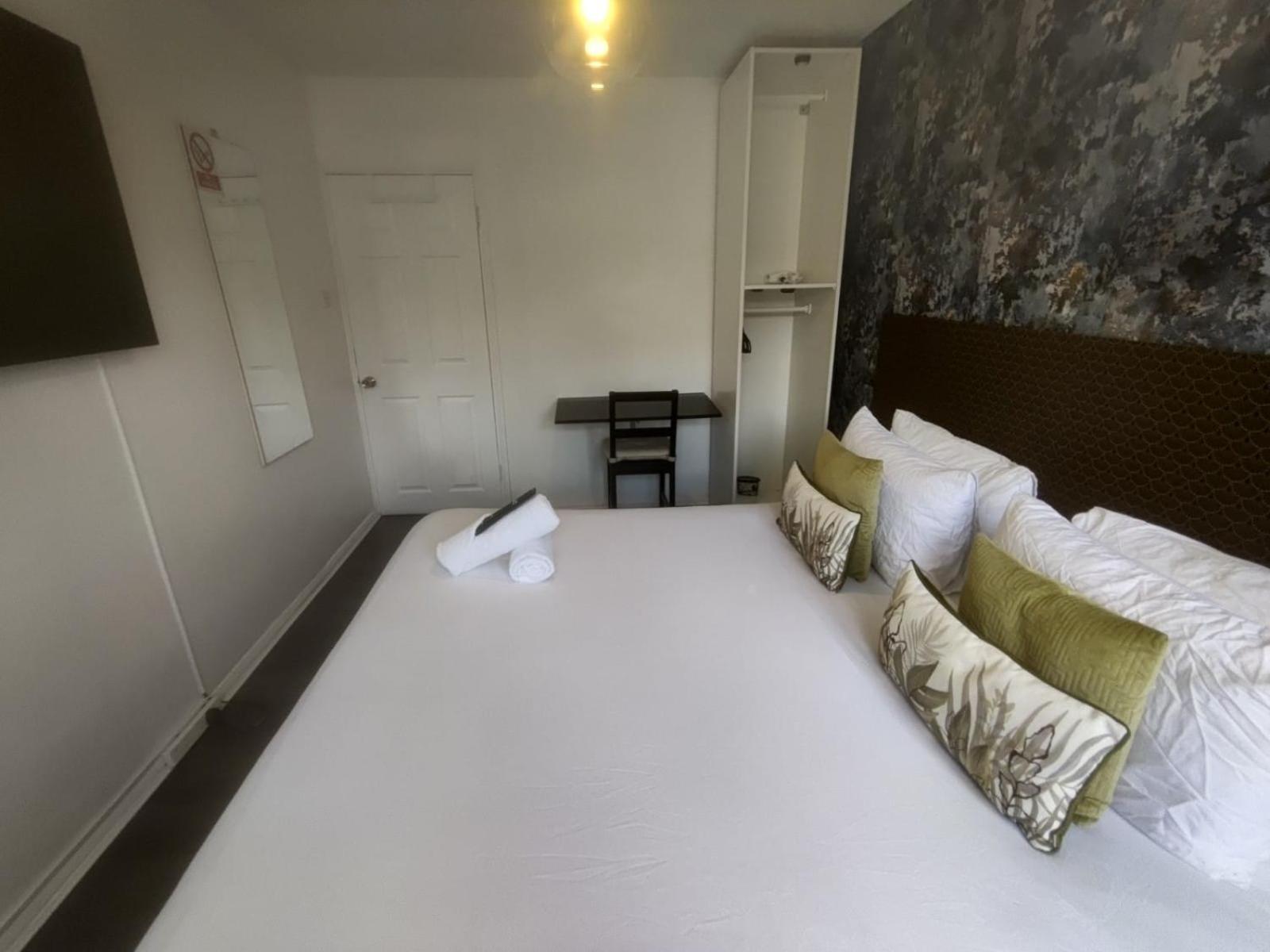 R1 Superking Sized Bed & 65" Tv On The Wall In Clapham Apartment Лондон Екстериор снимка